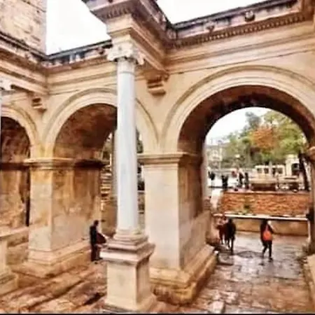 Kaleici Bahceli Oezel Muhtesem Muestakil Antalya
