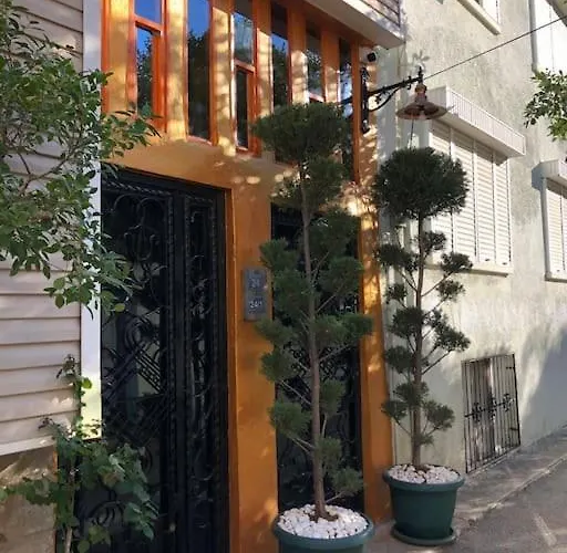 Kaleici Bahceli Oezel Muhtesem Muestakil