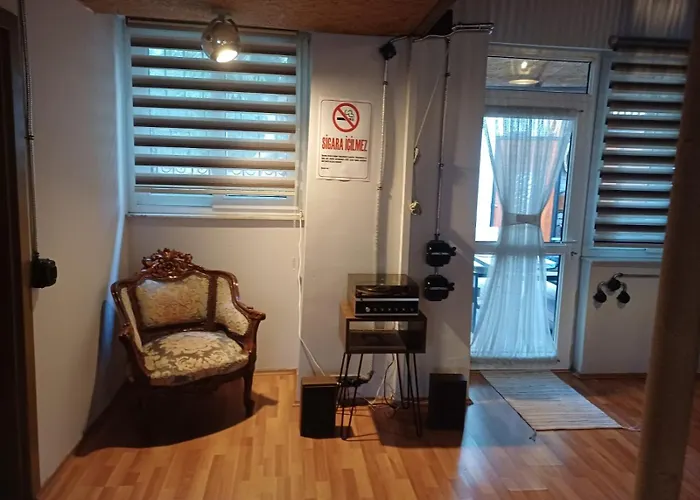 Kaleici Bahceli Oezel Muhtesem Muestakil Antalya