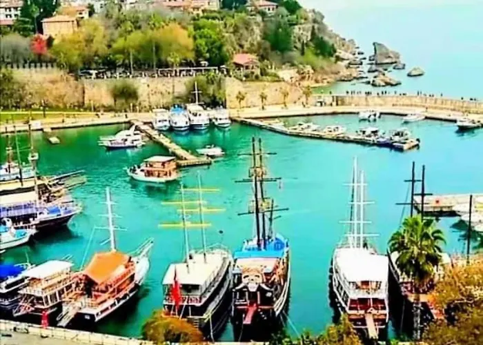 Kaleici Bahceli Oezel Muhtesem Muestakil * Antalya